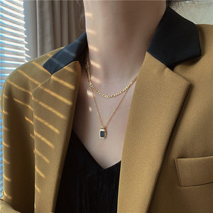 Collier pendentif noir à double couche |   Collier superposé en acier inoxydable plaqué or PVD 18 carats, chaîne gourmette et chaîne câble, pour femme - Product Image 5