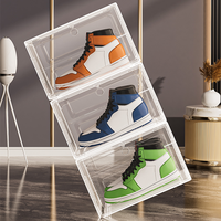 Vente en gros de boîte de rangement de chaussures à chute latérale grands bacs conteneur en plastique magnétique acrylique transparent noir clair empilable logo personnalisé