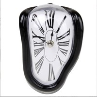 Horloge électronique rétro créative à effet de distorsion, horloge à effet de fusion de personnalité