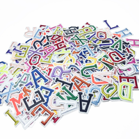 Prêt à expédier 5cm taille moyenne couleur A-Z fer brodé anglais lettre Alphabet patchs 15 couleurs disponibles pour bricolage vêtement