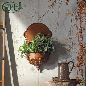 Maceta de pared de hierro bronce, forma redonda A3206, para decoración de jardín interior y exterior - Product Image 3