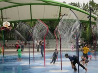 Arches brumeuses Splash Pad eau jouet pour équipement de parc aquatique pour la maison ou la mer Durable fibre de verre et métal arc-en-ciel pulvérisateur Base en acier
