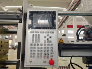 <span class=keywords><strong>Jeringa</strong></span> desechable médica de plástico de alta eficiencia y fabricación de agujas Máquina horizontal de moldeo por soplado de PET - Product Image 3