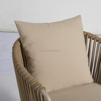 Chaise de salle à manger autoportante durable, design abordable, résistante aux intempéries, pour les zones de restauration intérieures et extérieures