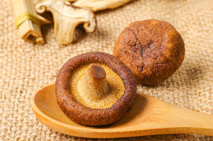 도매 저렴한 가격 200 g 탈수 표고 버섯 칩 말린 과일과 야채 진공 튀긴 버섯 간식 - Product Image 3