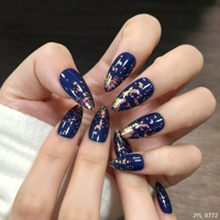 24 faux ongles à presser bleu foncé avec motifs floraux dorés, forme stiletto moyenne ou amande, en ABS, réutilisables, style luxueux et brillant