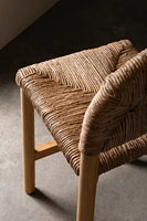 Chaise en rotin tissé rétro de haute qualité JP, chaise de bar en bois et rotin simple pour restaurant