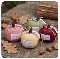 Décorations de Noël artisanales : Sacs en tissu, jouets en peluche, ornements pomme, décorations de voiture charmantes, ambiance paisible et chaleureuse, motifs floraux