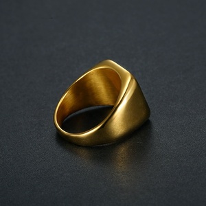 Bague signet classique pour homme en acier inoxydable, style hip-hop punk, plaquée or 18 carats, émail noir - Product Image 5