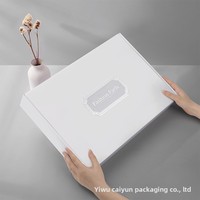 Boîte en carton pliable haut de gamme OEM ODM pour sweat-shirt Hanfu avec estampage à chaud argenté et impression feuille d'argent