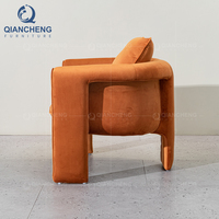 Fauteuil en velours luxueux en forme de U de designer moderne Coussin rembourré Accent Chair Fabricant de meubles de canapé à Foshan