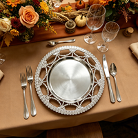 Assiettes de présentation rondes en plastique PP, 13 pouces, dorées et argentées, populaires et durables, pour décoration de table de mariage et de réception sur le thème de la récolte