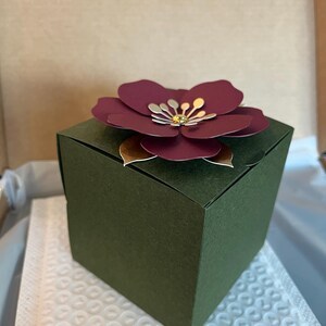 Boîte à bonbons en papier personnalisable en matériaux recyclés avec fermeture magnétique, logo personnalisé, élégante boîte à rabat gaufrée pour mariages et fêtes - Product Image 3