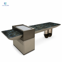 Meuble bar Luca en labradorite bleue de luxe |   Armoire de rangement moderne bicolore à plateau cantilever poli, sur mesure pour maison et hôtel