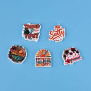 Modernos y Ecológicos Charms de PVC Coloridos para Zuecos, con Caras de Animales de Dibujos Animados, Logotipos Personalizados de Cantantes Pop, Mercancía para Festivales de Música y Cafeterías, Envío Inmediato - Product Image 1