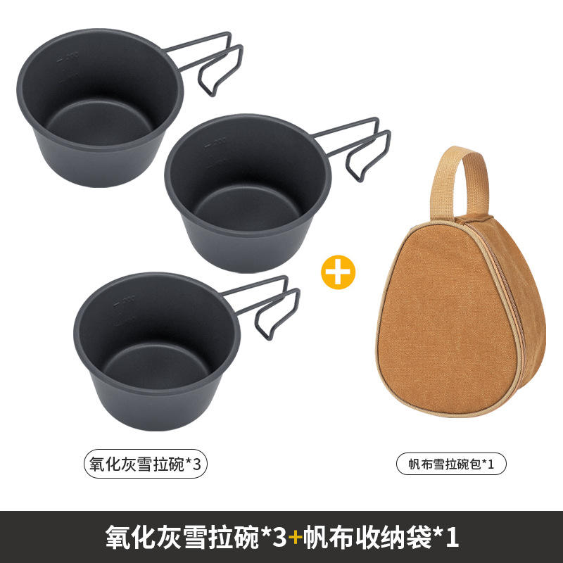 สามใบสีดำและเทา และกระเป๋าคลุมไหล่หนึ่งใบ