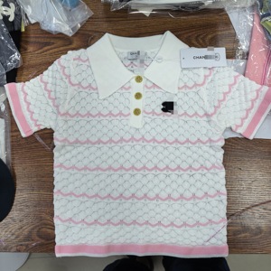 เสื้อถักสไตล์ฮอลโลว์เอาท์สำหรับผู้หญิง เสื้อแขนสั้นลายทางพร้อมงานปักดับเบิ้ลซี MIU - Product Image 6