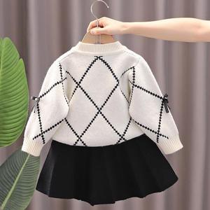 Conjunto de Suéter Tejido de Moda para Niñas Otoño Invierno, Cárdigan Tejido con Lazo de Perlas y Falda Corta, 2 Piezas - Product Image 3