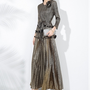 Ensemble 2 pièces plissé bronzant pour femme : Haut pull ajusté et pantalon taille haute à jambes larges – Nouvelle collection tendance - Product Image 2