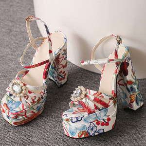 Sandales à plateforme épaisse pour femmes, imprimé floral coloré, bout carré, talons hauts épais, chaussures à bride cheville ornée de fleurs et de perles - Product Image 6