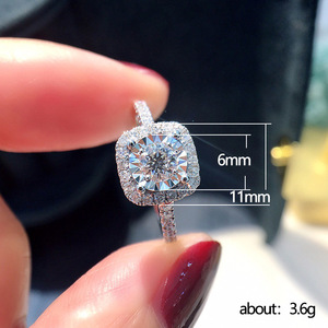 Anello di Fidanzamento F1142 in Oro Bianco con Diamante Naturale Taglio Brillante Rotondo Colore D per Donna - Product Image 4