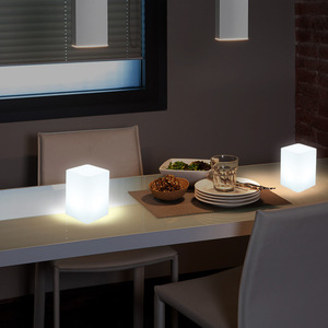 Lampe de table carrée LED Yu Liang RGB 16 couleurs avec télécommande, rechargeable par USB, lampe de chevet, lampe de bar, lampe de nuit - Product Image 1