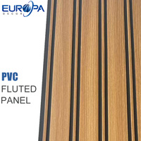 Les fabricants vendent bien des panneaux de plafond en PVC plastique décoratifs à rainures, couleur bois, haute brillance