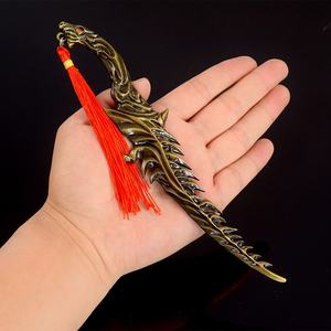 Venta caliente Juego del año Elde personaje equipwith <span class=keywords><strong>muerte</strong></span> daga Metal artesanía espada llavero regalo juguete directo de fábrica - Product Image 5