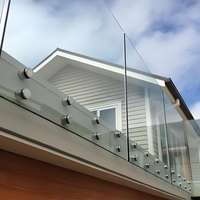 Rampe d'escalier en verre trempé sans cadre en acier inoxydable au design minimaliste moderne, à fixation au sol, pour villa, hôtel, appartement