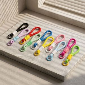 Porte-clés en acrylique personnalisés, imprimés holographiques ultraviolets, étanches, à bas prix, avec motifs de dessins animés - Product Image 6