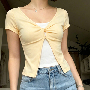 T-shirt tricoté respirant à manches courtes coupe classique décontractée pour l'été avec empiècements contrastants bicolores - Product Image 6