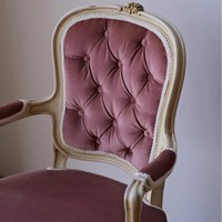 Fauteuil de salle à manger sculpté de style rétro français en velours rose avec boucle, fauteuil individuel de luxe pour chambre à coucher ou maquillage