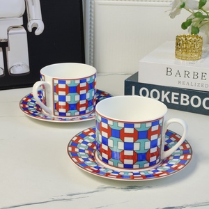 ชุดกาแฟและชาพอร์ซเลนหรูหราสไตล์ยุโรปขายดี 2 ถ้วยพร้อมจานรอง - Product Image 1