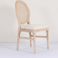 Vente en gros de chaises de soirée empilables en bois massif à dossier rond vintage Louis pour événement de mariage à louer