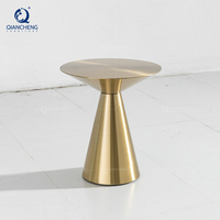 Tables basses en laiton et acier inoxydable de style nouveau design Table de négociation créative de luxe légère personnalisée Table d'appoint d'angle de canapé
