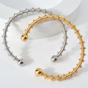 Bracelet manchette torsadé réglable en acier inoxydable plaqué or 18 carats pour femme, style bohème - Product Image 5