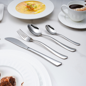 도매 재사용 럭셔리 대량 숟가락 포크 나이프 이벤트 두꺼운 4Pcs 식기 스테인레스 스틸 Flatware 칼 세트