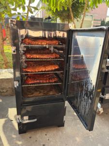 Barbecue vertical professionnel moderne en acier avec contrôle précis de la température, qualité industrielle, saveur de fumée authentique - Product Image 1