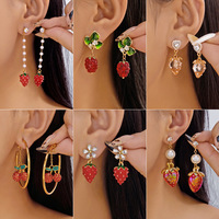 Druipende olie imitatie parel aardbei oorbellen schattig meisjesachtig strik fruit design zinklegering elektrolytisch verzinkte hangende oorbellen