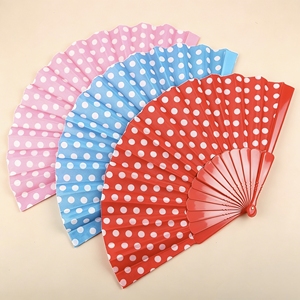 Nuevo Abanico Plegable de Plástico con Diseño de Puntos, 23 cm, para Fiestas y Decoración de Verano - Product Image 1