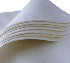 Tissu non tissé, largeur 58/60 pouces, 120 GSM, poids moyen, blanc uni, 100% polypropylène, respirant, tissu filtrant en spunbond - Product Image 1