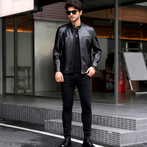 Elegante Chaqueta de Cuero Negra para Hombre con Patrón de Cocodrilo Repujado - Product Image 1