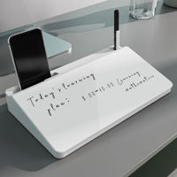 Organisez votre bureau à domicile avec une table de travail en verre et une tableau blanc effaçable à sec pour une utilisation efficace