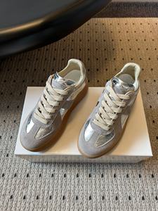 รองเท้ากีฬาหนังคู่รัก รุ่นขายดี - ดีไซน์เข้าชุด สวมใส่สบาย รองเท้าลำลองสำหรับกิจกรรมกลางแจ้ง - Product Image 4