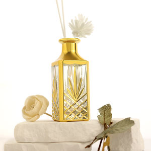 Haute qualité 150ml manuel <span class=keywords><strong>ultraviolet</strong></span> or placage affichage verre <span class=keywords><strong>parfum</strong></span> huileur recyclable forme carrée avec une belle décoration - Product Image 6