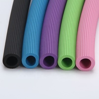 Approvisionnement en usine personnaliser tuyau en mousse de caoutchouc souple avec bande Surface éponge mousse poignée de porte couverture poignée Flexible poignée en caoutchouc