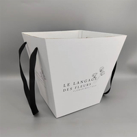 Boîtes en carton ondulé recyclé blanc pour l'industrie florale, emballage cadeau en carton, revêtement UV, gaufrage, logo personnalisé, finition mate