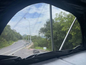 Tente de toit de voiture à ouverture latérale pliable et à structure en aluminium imperméable à coque souple facile à construire et à installer - Product Image 5