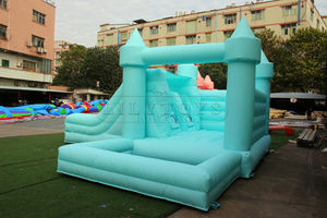 Grand château gonflable en forme de bonbon avec toboggan, tour d'escalade et obstacles amusants |   Bâche en PVC durable pour la location et les parcs - Product Image 5