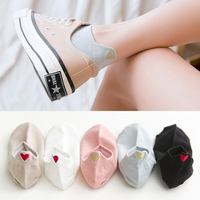 Baskets basses avec logo personnalisé Chaussettes unies unies et mignonnes avec broderie personnalisée Chaussettes pour filles et femmes